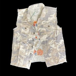 Anthropologie Vest Boho Distressed Embroidered Camo Western Cotton Festival sml